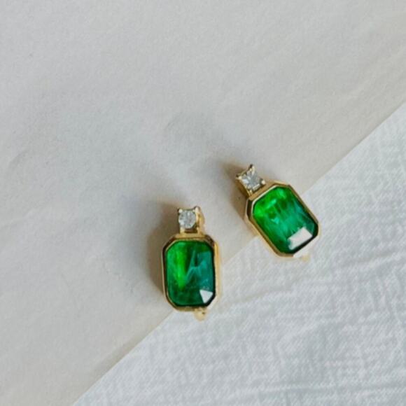 Christian Dior Vintage 1980 Gripoix Emerald Clear Crystal Octagon Clip Earrings - Picture 3 of 6